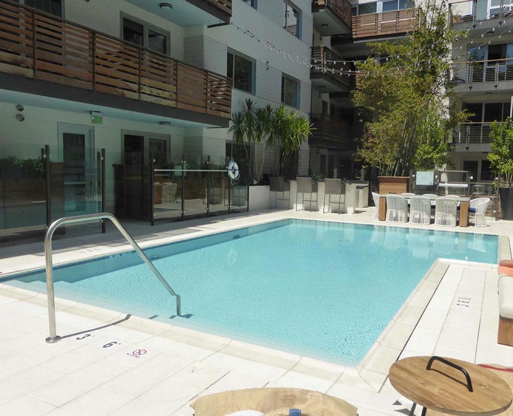 2 Bedroom 2 Bathroom Masterpiece With Pool Apartment *